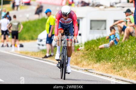 Der Italienische Radrennfahrer Filippo Baroncini vom Team Trek - Segafredo kämpft sich, während dem Einzelzeitfahren der 8. Etappe der Tour de Suisse, Banque D'Images