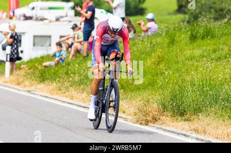 Der Italienische Radrennfahrer Filippo Baroncini vom Team Trek - Segafredo kämpft sich, während dem Einzelzeitfahren der 8. Etappe der Tour de Suisse, Banque D'Images