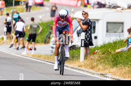 Der Italienische Radrennfahrer Filippo Baroncini vom Team Trek - Segafredo kämpft sich, während dem Einzelzeitfahren der 8. Etappe der Tour de Suisse, Banque D'Images