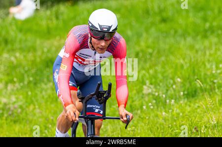 Der Italienische Radrennfahrer Filippo Baroncini vom Team Trek - Segafredo kämpft sich, während dem Einzelzeitfahren der 8. Etappe der Tour de Suisse, Banque D'Images