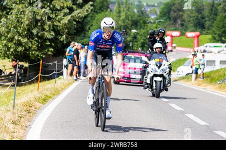 Der Österreichische Radrennfahrer Michael Gogl vom Team Alpecin-Deceuninck kämpft sich, während dem Einzelzeitfahren der 8. Etappe der Tour de Suisse Banque D'Images