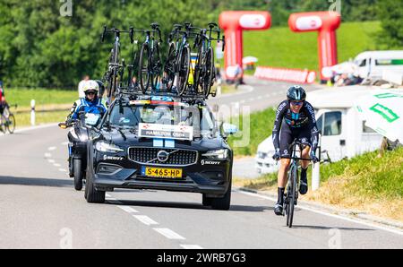 Der australische Radrennfahrer Christopher Hamilton vom Team DSM kämpft sich, während dem Einzelzeitfahren der 8. Etappe der Tour de Suisse, den Ansti Banque D'Images