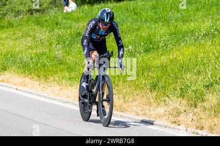 Der australische Radrennfahrer Christopher Hamilton vom Team DSM kämpft sich, während dem Einzelzeitfahren der 8. Etappe der Tour de Suisse, den Ansti Banque D'Images