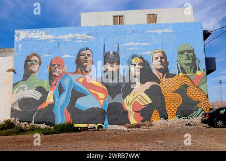 Graffity/ Wandbild : Superhelden, darunter Green Latern, le flash, Superman, Batman, Wonder Woman, la chose (das Ding), Hulk, Puerto del Rosario, Fue Banque D'Images