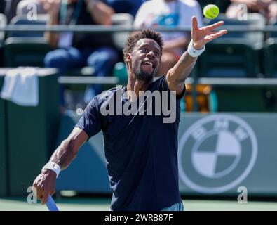 11 mars 2024 Gael Monfils de France sert contre Cameron Norrie de Grande-Bretagne lors de l'Open BNP Paribas à Indian Wells, EN CALIFORNIE. Charles Baus/CSM Banque D'Images