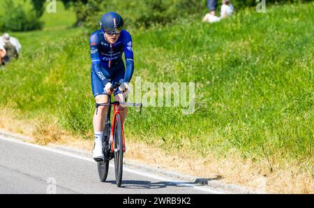 Der australische Radrennfahrer Michael Storer vom Team Groupama - FDJ kämpft sich, während dem Einzelzeitfahren der 8. Etappe der Tour de Suisse, den Banque D'Images