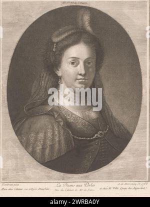 Portrait d'une femme inconnue avec un collier de perles, la Dame aux perles (titre sur l'objet), numéroté en haut au centre : PL. No 35 de l'oeuvre., imprimeur : Antoine de Marcenay de Ghuy, après peinture par : Rembrandt van Rijn, (attribution rejetée), après peinture par : Govert Flinck, (attribué à), Paris, 1768, papier, gravure, hauteur 135 mm × largeur 109 mm, impression Banque D'Images