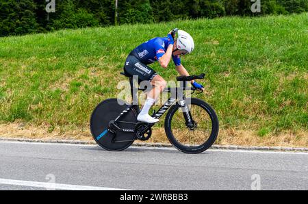 Der dänische Radrennfahrer Soren Kragh Andersen vom Team Alpecin-Deceuninck kämpft sich, während dem Einzelzeitfahren der 8. Etappe der Tour de Suisse Banque D'Images