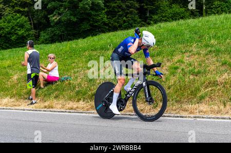 Der dänische Radrennfahrer Soren Kragh Andersen vom Team Alpecin-Deceuninck kämpft sich, während dem Einzelzeitfahren der 8. Etappe der Tour de Suisse Banque D'Images