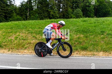 Der Italienische Radrennfahrer Filippo Baroncini vom Team Trek - Segafredo kämpft sich, während dem Einzelzeitfahren der 8. Etappe der Tour de Suisse, Banque D'Images