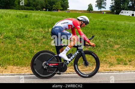 Der Italienische Radrennfahrer Filippo Baroncini vom Team Trek - Segafredo kämpft sich, während dem Einzelzeitfahren der 8. Etappe der Tour de Suisse, Banque D'Images