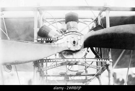 Avant de l'avion de Louis Blériot, montrant le moteur et une partie de l'hélice, 1909 Oct., Blériot, Louis, 1872-1936, objets associés, tirages photographiques, 1900-1910., tirages photographiques, 1900-1910, 1 tirage photographique Banque D'Images