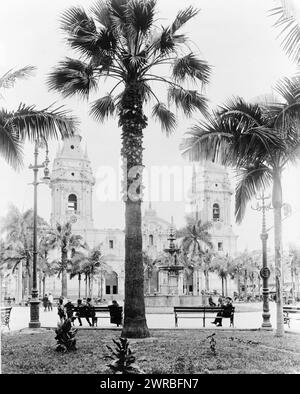 Cathédrale sur la Plaza de Armas, Lima, Pérou, entre CA. 1900 et 1923, cathédrales, Pérou, Lima, 1900-1930, tirages photographiques, 1900-1930., tirages photographiques, 1900-1930, 1 tirage photographique Banque D'Images