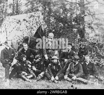 Gen. Heintzelman et son personnel, Harrisons Landing, Gen. Samuel Peter Heintzelman et son personnel posés devant la tente., Gardner, Alexander, 1821-1882, photographe, 1862 août, imprimé plus tard, Heintzelman, Samuel Peter, 1805-1880, service militaire, Portraits de groupe, 1860-1910., Portrait Photographs, 1860-1910, portraits de groupe, 1860-1910, 1 tirage photographique, argent albumen Banque D'Images