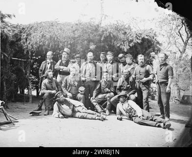 Cumberland Landing, Virginie. Groupe de civils et de soldats, Gibson, James F., 1828-, photographe, 1862 mai., États-Unis, histoire, Guerre de Sécession, 1861-1865, négatifs verre, 1860-1870, stéréographies, 1860-1870, 1 négatif : verre, stéréographe, collodion humide, 4 x 10 po Banque D'Images