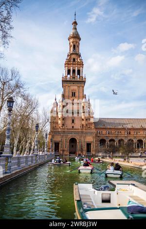 Séville, Espagne, 9 mars 2022 : belle vue sur la Plaza de Espana en Andalousie Banque D'Images