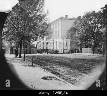 Richmond, Virginie Résidence de Jefferson Davis (1201 East Clay Street), photographie du principal théâtre de guerre oriental, Fallen Richmond, avril-juin 1865., 1865., États-Unis, histoire, Guerre civile, 1861-1865, négatifs en verre, 1860-1870, stéréographies, 1860-1870, 1 négatif : verre, stéréographe, collodion humide, 4 x 10 pouces Banque D'Images