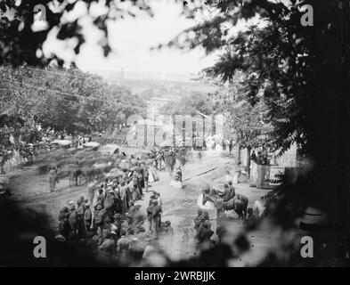 Washington, District de Columbia. Grande revue de l'armée, Brady, Mathew B., vers 1823-1896, photographe, 1865 mai., États-Unis, histoire, Guerre de Sécession, 1861-1865, négatifs verre, 1860-1870, stéréographies, 1860-1870, 1 négatif : verre, stéréographe, collodion humide, 4 x 10 po Banque D'Images