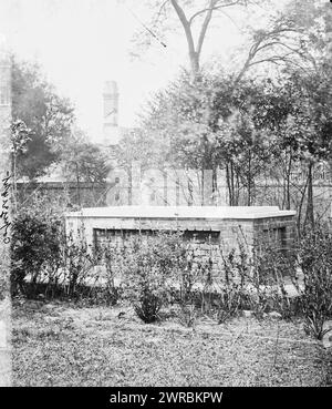 Charleston, Caroline du Sud. Tombe de John C. Calhoun en face de préparé Philip's Church, 1865 avril., États-Unis, histoire, Guerre civile, 1861-1865, négatifs verre, 1860-1870., stéréographies, 1860-1870, négatifs en verre, 1860-1870, 1 négatif (2 plaques) : verre, stéréographe, collodion humide Banque D'Images