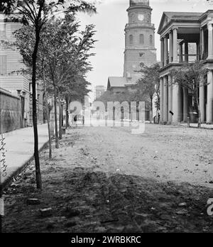 Charleston, S.C. Meeting Street, près de Broad ; équipé Michael's Church in Middle Away, photographies de la marine fédérale, et expéditions maritimes contre la côte atlantique de la Confédération, plus précisément de Charleston, S.C. 1863-1865., 1865., États-Unis, histoire, Guerre de Sécession, 1861-1865, stéréographies, 1860-1870., Stereographs, 1860-1870, Wet collodion négatifs, 1 négatif (2 plaques) : verre, stéréographe, Wet collodion Banque D'Images