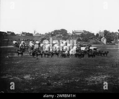 Richmond, Virginie Train de wagons du Military Telegraph corps, photographie du principal théâtre de guerre oriental, Fallen Richmond, avril-juin 1865., 1865 juin., États-Unis, histoire, Guerre civile, 1861-1865, Communications, négatifs en verre, 1860-1870, 1 négatif : verre, collodion humide Banque D'Images