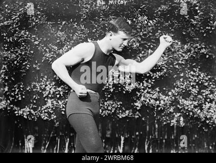 Al McCoy, photographie montre le champion de boxe poids moyen Al McCoy (1894-1966) qui est né Alexander Rudolph., 22 juin 1914, négatifs en verre, 1 négatif : verre Banque D'Images