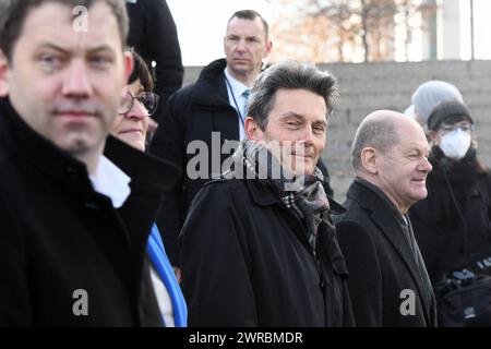 Lars Klingbeil Saskia Esken Rolf Mützenich Olaf Scholz und andere SPD-Politiker : auf den Spreetreppen zwischen Reichstag und Paul-Löbe-Haus haben SPD-Spitzenpolitiker aus Bund und Ländern einen Tag vor der Bundesversammlung zu einem Fototermin und einem Déclaration geladen. SPD-Fototermin vor Bundesversammlung *** Lars Klingbeil Saskia Esken Rolf Mützenich Olaf Scholz et d'autres politiciens du SPD sur les marches de Spree entre le Reichstag et la Maison Paul Löbe, les principaux politiciens du SPD des gouvernements fédéral et des États ont été invités à une séance de photos et à une déclaration un jour avant le fédéral A. Banque D'Images