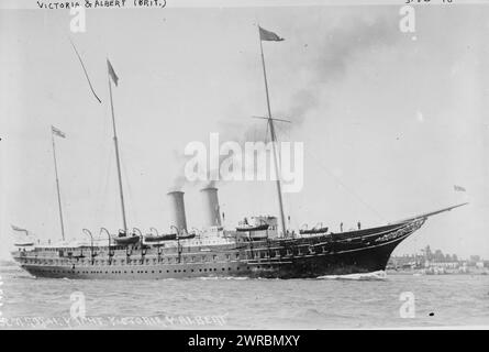 VICTORIA & ALBERT (Brit.), photographie montrant le H.M.Y. Victoria et Albert III, un yacht royal de la Royal Navy du Royaume-Uni., entre CA. 1910 et env. 1915, négatifs en verre, 1 négatif : verre Banque D'Images