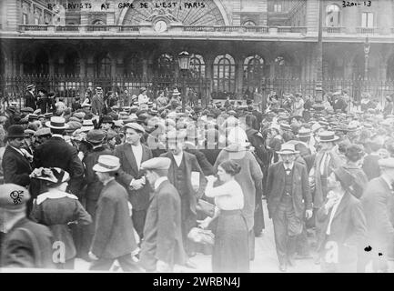 Réservistes à la Gare de l'est, Paris, photographie montrant des réservistes et de la foule à la Gare de Paris-est, Paris au début de la première Guerre mondiale, 1914, Guerre mondiale, 1914-1918, négatifs en verre, 1 négatif : verre Banque D'Images