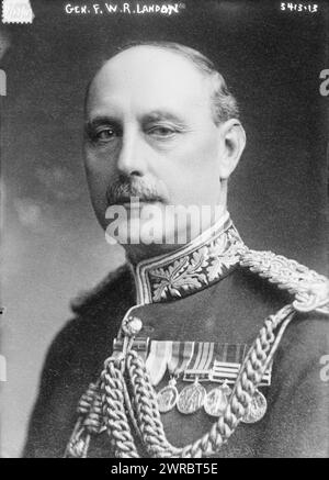 Gen. F.W.R. i.e., B. Landon, photographie montre le major-général Frederick William Bainbridge Landon (né en 1869) qui a servi dans l'armée britannique pendant l'expédition du Bénin 1897 (deuxième médaille à partir de la gauche) et dans la guerre d'Afrique du Sud 1899-1902 (médaille à droite)., 1914 mars 27, négatifs en verre, 1 négatif : verre Banque D'Images