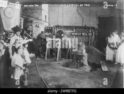 Lancer le suffrage 'Liberty Bell' à Troy, entre CA. 1910 et env. 1915, Troy, négatifs en verre, 1 négatif : verre Banque D'Images