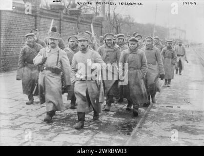 Prisonniers russes, Skiernewice, photographie montre des prisonniers russes à Skierniewice, Pologne pendant la première Guerre mondiale, entre env. 1914 et env. 1915, Guerre mondiale, 1914-1918, négatifs en verre, 1 négatif : verre Banque D'Images