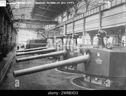 Vickers travaille à Barrow, assemble de gros canons, la photographie montre la Vickers, sons and Maxim Ornance and Ammunition Factory à Barrow-in-Furness, Angleterre., 1915 février 1, négatifs en verre, 1 négatif : verre Banque D'Images