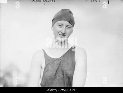 Claire Galligan, photographie montre la nageuse Claire Galligan qui a remporté le concours de 220 yards pour la National Women's Life Saving League lors de leur événement annuel qui s'est tenu le 22 août 1915 au pavillon de bain de Chisholm à Sheepshead Bay, Brooklyn, New York., 1915 août 23, Glass Negatives, 1 négatif : verre Banque D'Images