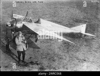 Vedrines et son avion de guerre, photographie montre Jules Charles Toussaint Védrines, un aviateur français précoce., entre env. 1910 et env. 1915, négatifs en verre, 1 négatif : verre Banque D'Images