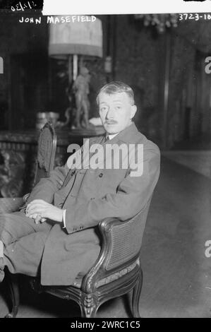 John Masefield, photographie montre le poète et écrivain anglais John Edward Masefield (1878-1967) qui était poète lauréat du Royaume-Uni (1930-1967)., 1916 janvier 13, négatifs en verre, 1 négatif : verre Banque D'Images