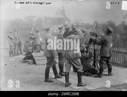 Fusil anti-aérien allemand, photographie montre des soldats allemands avec des armes anti-aériennes pendant la première Guerre mondiale, entre env. 1915 et env. 1918, Guerre mondiale, 1914-1918, négatifs en verre, 1 négatif : verre Banque D'Images