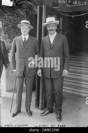 Frank Hitchcock, Coleman Dupont, photographie montrant Frank Harris Hitchcock (1867-1935), qui fut président du Comité national républicain (1908-1909) et ministre des postes des États-Unis sous le président William Howard Taft (1909-1913). À ses côtés se trouve l'ingénieur et homme politique Thomas Coleman du Pont (1863-1930) qui a servi comme sénateur américain du Delaware. Ils sont probablement à la Convention nationale républicaine de 1916 qui a eu lieu à Chicago du 7 au 10 juin 1916., 1916, verres négatifs, 1 négatif : verre Banque D'Images