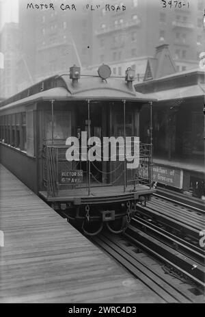 Voiture 'l' Road, photographie montre une voiture de métro sur le train de chemin de fer surélevé de la 6e Avenue en direction du sud au 34e St-Herald Square pendant la grève de la compagnie de chemin de fer de New York en septembre 1916. Des écrans en fer ont été utilisés sur les fenêtres pour protéger les automobilistes., 1916 septembre, négatifs en verre, 1 négatif : verre Banque D'Images