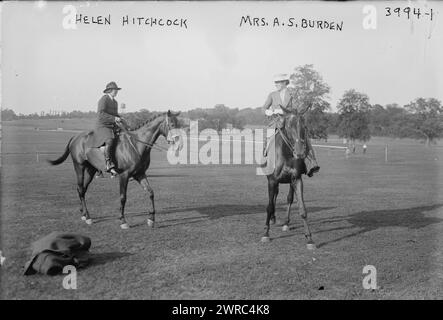 Helen Hitchcock et MRS A.S. Burke, photo montre le socialite et collectionneur d'art MRS Arthur Scott Burden (1884-1966), anciennement l'honorable Cynthia Burke Roche de Londres., entre CA. 1915 et env. 1920, négatifs en verre, 1 négatif : verre Banque D'Images