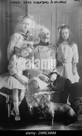 Grand-duc Oldenbourg & enfants, photographie montre Frédéric-Auguste II, Grand-Duc d'Oldenbourg avec les enfants Nicolas Frédéric-Guillaume, Altbourg Marie Mathilde Olga et Ingeborg Alix., CA. 1910, négatifs en verre, 1 négatif : verre Banque D'Images