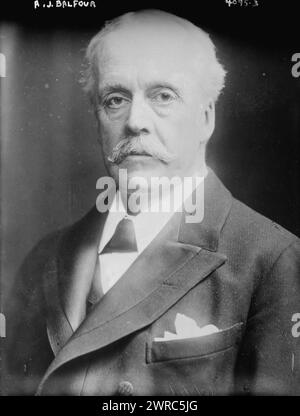 A.J. Balfour, photographie montre Arthur James Balfour, 1er comte de Balfour, (1848-1930) qui a servi comme premier ministre britannique (1902-1905) et plus tard comme ministre des Affaires étrangères (Dec. 1916-1919)., entre env. 1915 et env. 1920, négatifs en verre, 1 négatif : verre Banque D'Images