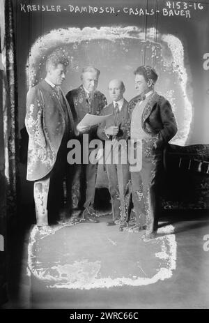 Kreisler, Damrosch, Casals, & Bauer, photographie montre Fritz Kreisler, Walter Damrosch, le violoncelliste Pablo Casals, et Harold Bauer qui ont joué ensemble dans un concert au Carnegie Hall en mars 1917., 14 mars 1917, Glass négatifs, 1 négatif : Glass Banque D'Images