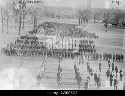 Étudiants Cornell, entre CA. 1915 et env. 1920, négatifs en verre, 1 négatif : verre Banque D'Images