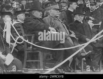 Viviani & Joffre, photographie montre le général français Joseph Jacques Césaire Joffre (1852-1931) qui a servi pendant la première Guerre mondiale avec Jean Raphaël Adrien René Viviani (1863-1925), qui a servi comme premier ministre de la France pendant la première année de la première Guerre mondiale, entre env. 1915 et env. 1920, négatifs en verre, 1 négatif : verre Banque D'Images