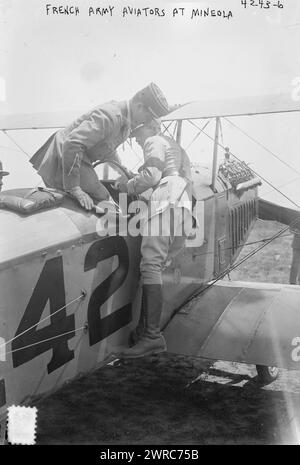 Aviateurs de l'armée des officiers français, Mineola, entre env. 1915 et env. 1920, Mineola, négatifs en verre, 1 négatif : verre Banque D'Images