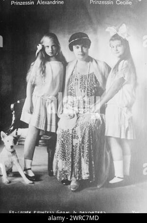 Ex-princesse héritière Germ., & Daughters, Prinzessin Alexandrine et Prinzessin Cécile, photographie montre la duchesse Cecilie de Mecklembourg-Schwerin (1886-1954) (Cecilie Auguste Marie), la princesse héritière allemande avec ses deux plus jeunes enfants Alexandrine von Preussen (1915-1980) et Cecilie von Preussen (1917-1975)., 16 mai 1927, négatifs en verre, 1 négatif : verre Banque D'Images