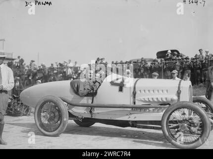 De Palma, photographie montre Ralph de Palma (1882-1956), un pilote de course italo-américain lors d'une course automobile à Sheepshead Bay Speedway, long Island, New York en août 1917., 1917 août, négatifs en verre, 1 négatif : verre Banque D'Images