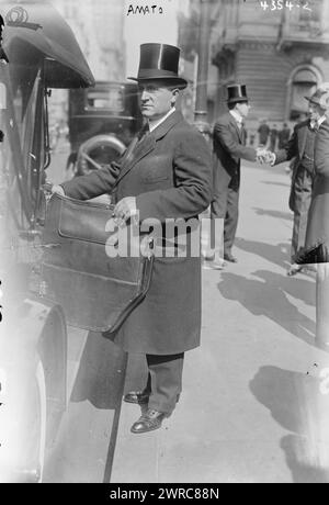 Amato, photographie montre le baryton d'opéra Pasquale Amato (1878-1942) aux funérailles du chanteur d'opéra italien Luca Botta (1882-1917) qui ont eu lieu le 3 octobre 1917 à New York., 1917 oct. 3, négatifs en verre, 1 négatif : verre Banque D'Images