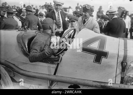 Milton & de Palma, photographie montre Ralph de Palma (1882-1956), un pilote de course italo-américain à une course automobile., entre CA. 1915 et env. 1920, négatifs en verre, 1 négatif : verre Banque D'Images